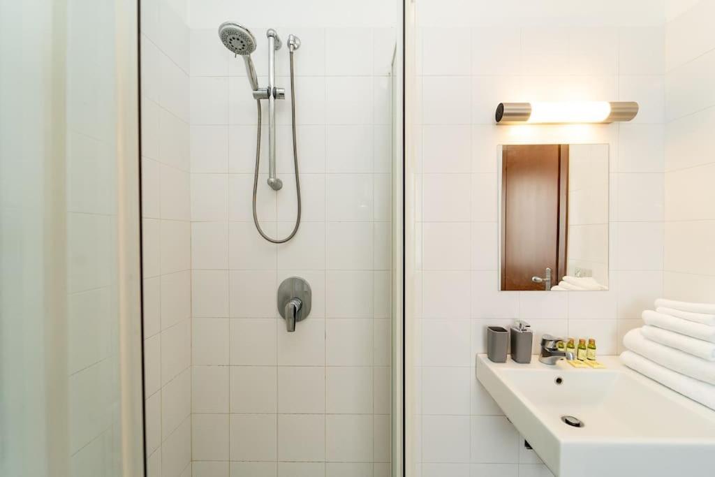 5 Giornate Apt Con Terrazzo E Garage Privato 밀라노 외부 사진